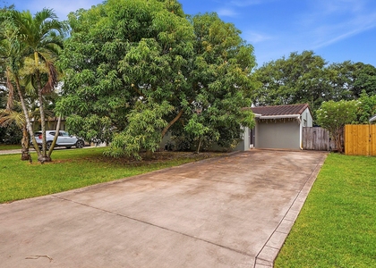 1208 N 31st Avenue - Photo 1