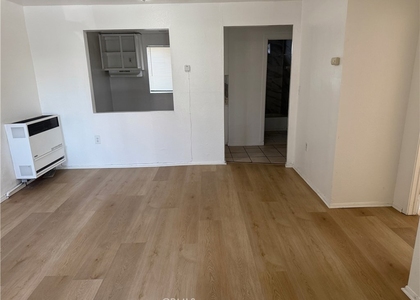 1124 E 40th Place - Photo 1