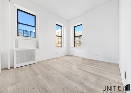 182 Havemeyer Street - Photo 1