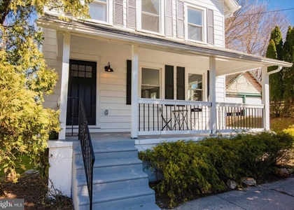 933 Henry Avenue - Photo 1