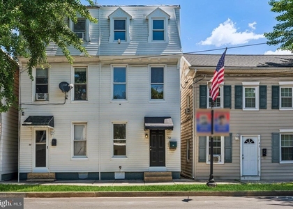 92 Pennsylvania Avenue - Photo 1