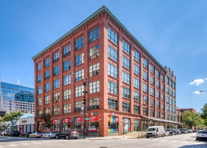1017 W Washington Boulevard - Photo 1
