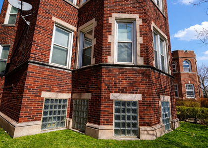 1740 W Garfield Boulevard - Photo 1