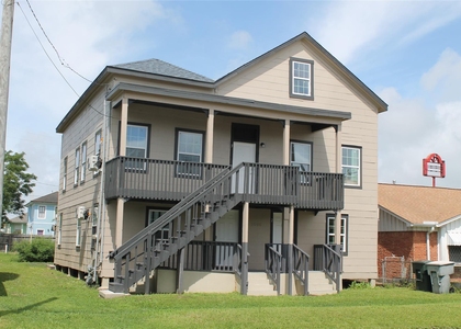 1015 30th Street - Photo 1