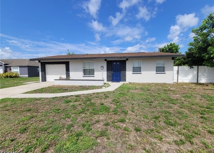 3923 Se 12th Avenue - Photo 1