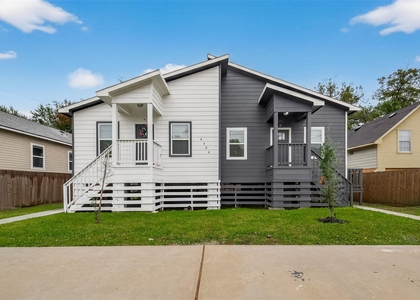 4302 Hirsch Road - Photo 1