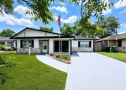 1318 Sulphur Street - Photo 1