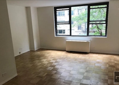 East 49 Street - Photo 1