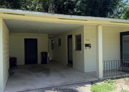 930 Ne 6th Avenue - Photo 1