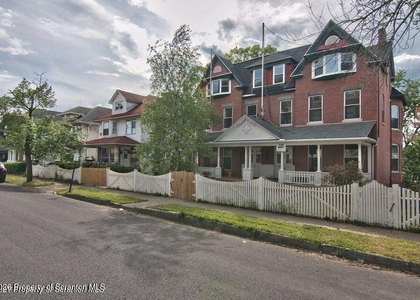 533 Quincy Avenue - Photo 1