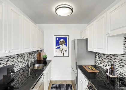 West 34th Street - Photo 1