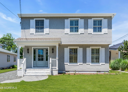 217 Howe Street - Photo 1
