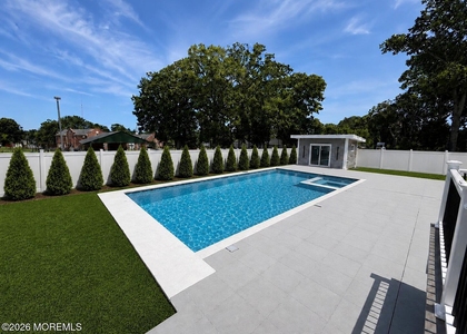 19 Roslyn Drive - Photo 1