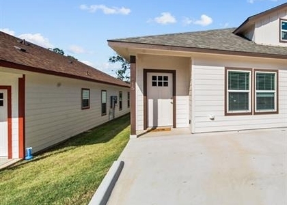 613 W Elm Street - Photo 1