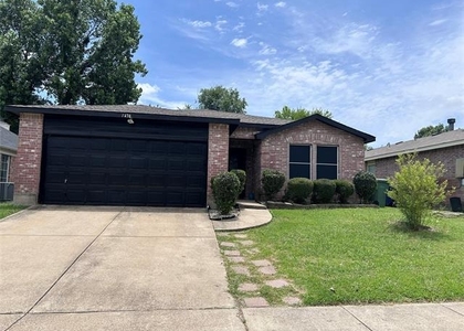 1438 Eastview Drive - Photo 1