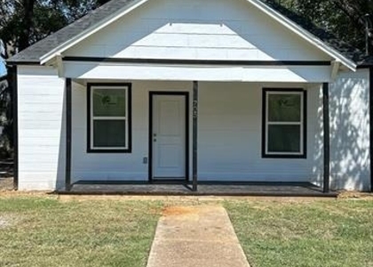 705 E Jones Street - Photo 1