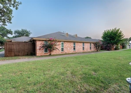 756 E Pecan Street - Photo 1