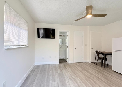 820 Ne 17th Avenue - Photo 1