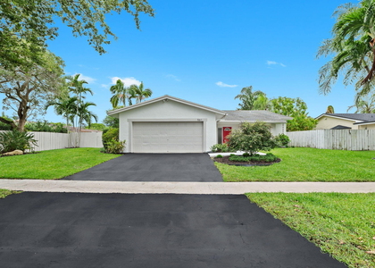 561 Sw 168th Terrace - Photo 1