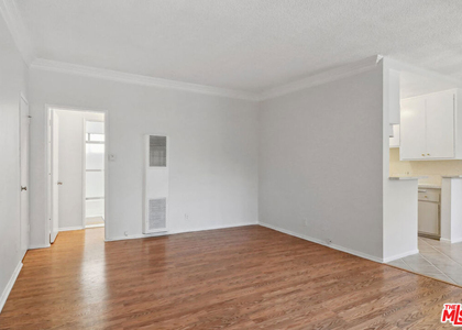 1216 N Detroit Street - Photo 1