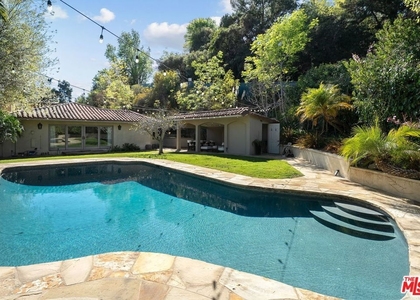 105 N Glenroy Avenue - Photo 1