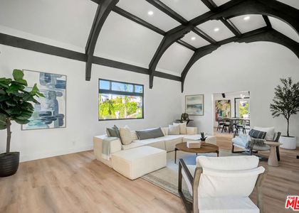 1145 S Longwood Avenue - Photo 1