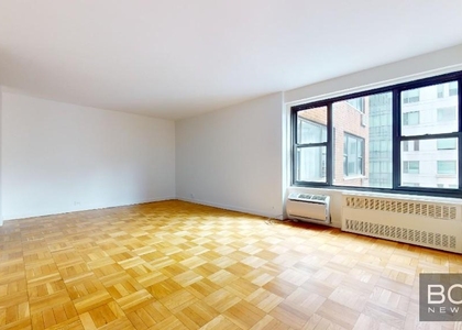 Fourth Avenue - Photo 1