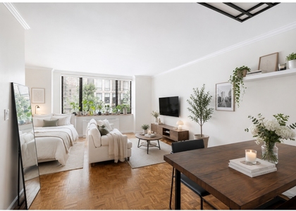 30 W 61st Street - Photo 1