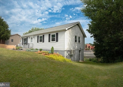 102 Linwood Court - Photo 1