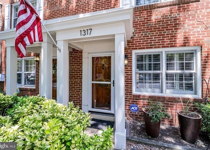 1317 Queen Street - Photo 1