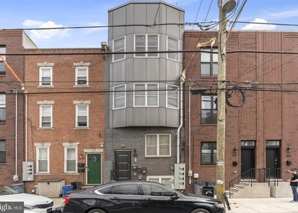 2110 W Master Street - Photo 1