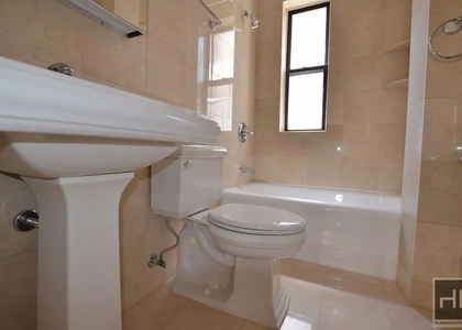 East 49 Street - Photo 1