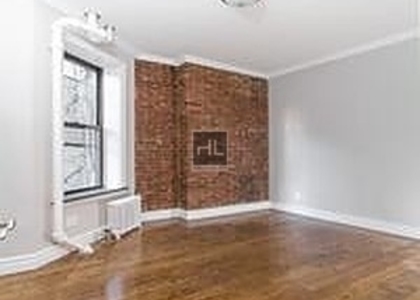 Mott Street - Photo 1