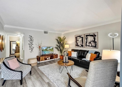 1125 Ne 16th Place - Photo 1