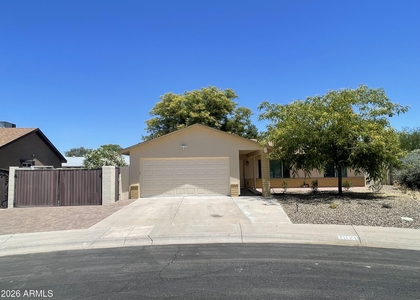 2920 E Michelle Drive - Photo 1