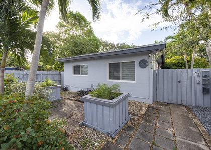 1528 Ne 33rd Street - Photo 1