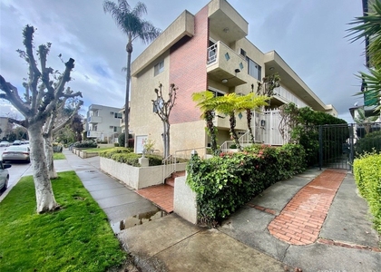 1115 S Wooster Street - Photo 1