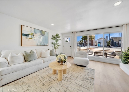 920 W Balboa - Photo 1