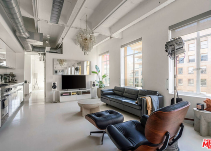 6253 Hollywood Boulevard - Photo 1