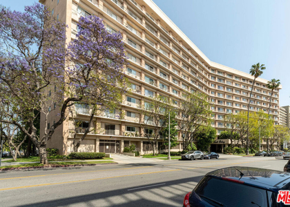 100 S Doheny Drive - Photo 1