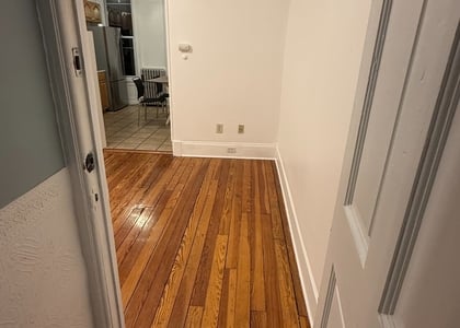 1736 Stanhope Street, Ridgewoo - Photo 1