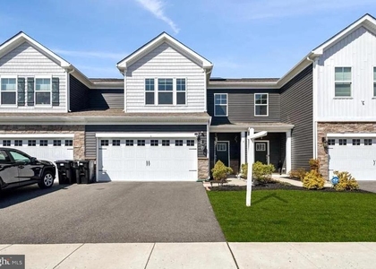 5 Roberta Way S - Photo 1