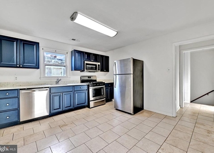811 Seagrove Road E - Photo 1
