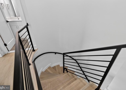 1650 Columbia Road Nw - Photo 1