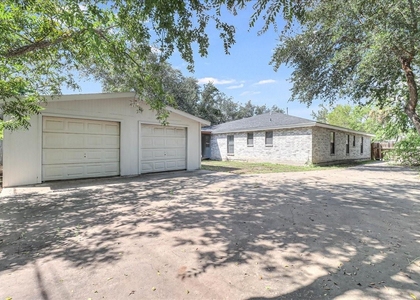 2111 E Lott Avenue - Photo 1