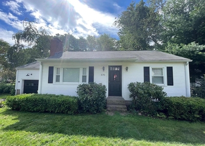 370 Wallis - Photo 1