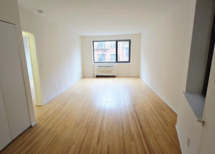 West 52nd Street - Photo 1