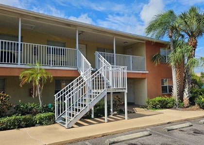 117 N Evergreen Avenue - Photo 1