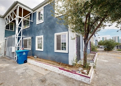 530 E Oakey Boulevard - Photo 1