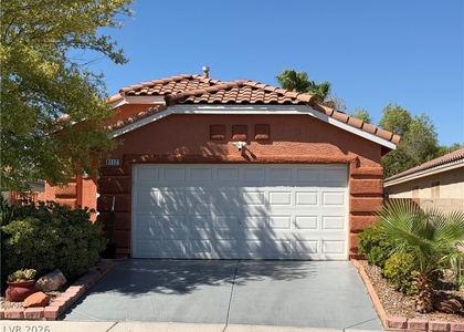 8112 W Gilmore Avenue - Photo 1